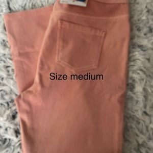 8 pair women’s Capri pants